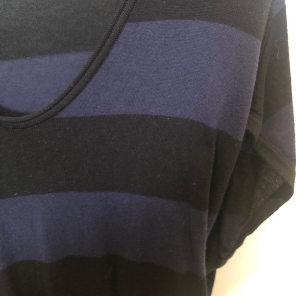 XS blue and black V-neck sweater from Express - Picture 4 of 5